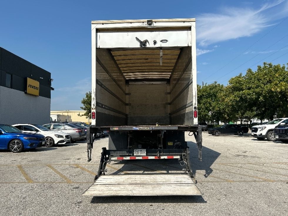 Medium Duty Box Truck-Light and Medium Duty Trucks-International-2018-4300-Katy-TX-195,038\n\t\tmiles-$ 43,250 - Image 9
