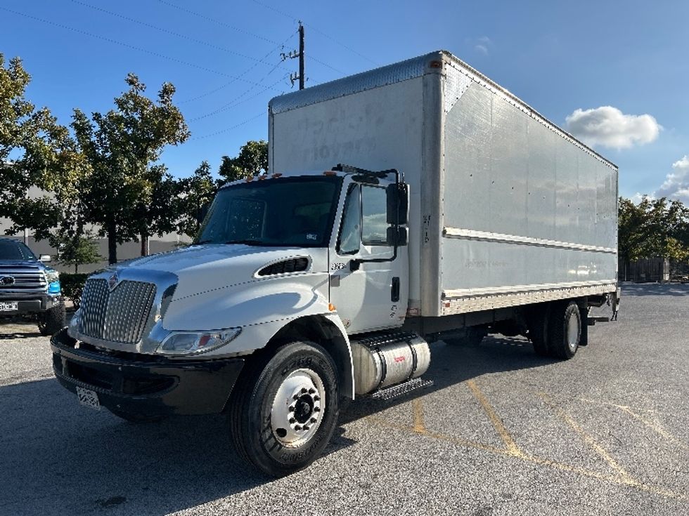 Medium Duty Box Truck-Light and Medium Duty Trucks-International-2018-4300-Katy-TX-202,261\n\t\tmiles-$ 38,000 - Image 3