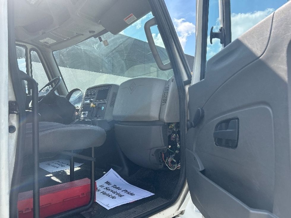 Medium Duty Box Truck-Light and Medium Duty Trucks-International-2018-4300-Katy-TX-282,061\n\t\tmiles-$ 17,750 - Image 15