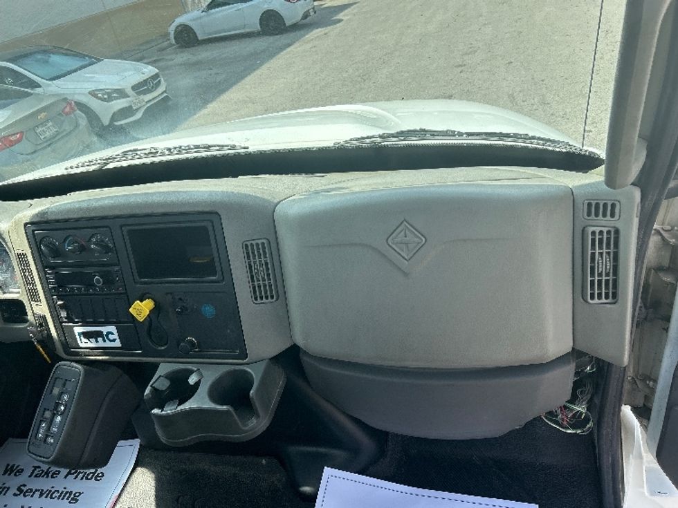 Medium Duty Box Truck-Light and Medium Duty Trucks-International-2018-4300-Katy-TX-282,061\n\t\tmiles-$ 17,750 - Image 16