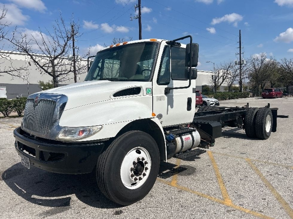 Medium Duty Box Truck-Light and Medium Duty Trucks-International-2018-4300-Katy-TX-282,061\n\t\tmiles-$ 17,750 - Image 3