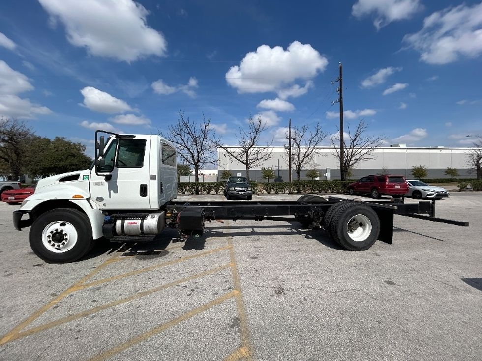 Medium Duty Box Truck-Light and Medium Duty Trucks-International-2018-4300-Katy-TX-282,061\n\t\tmiles-$ 17,750 - Image 4