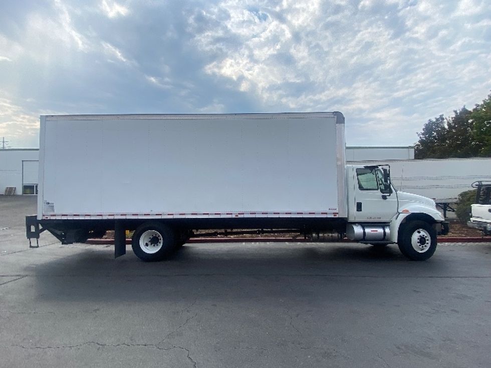Medium Duty Box Truck-Light and Medium Duty Trucks-International-2018-4300-Kent-WA-47,296\n\t\tmiles-$ 54,000 - Image 15