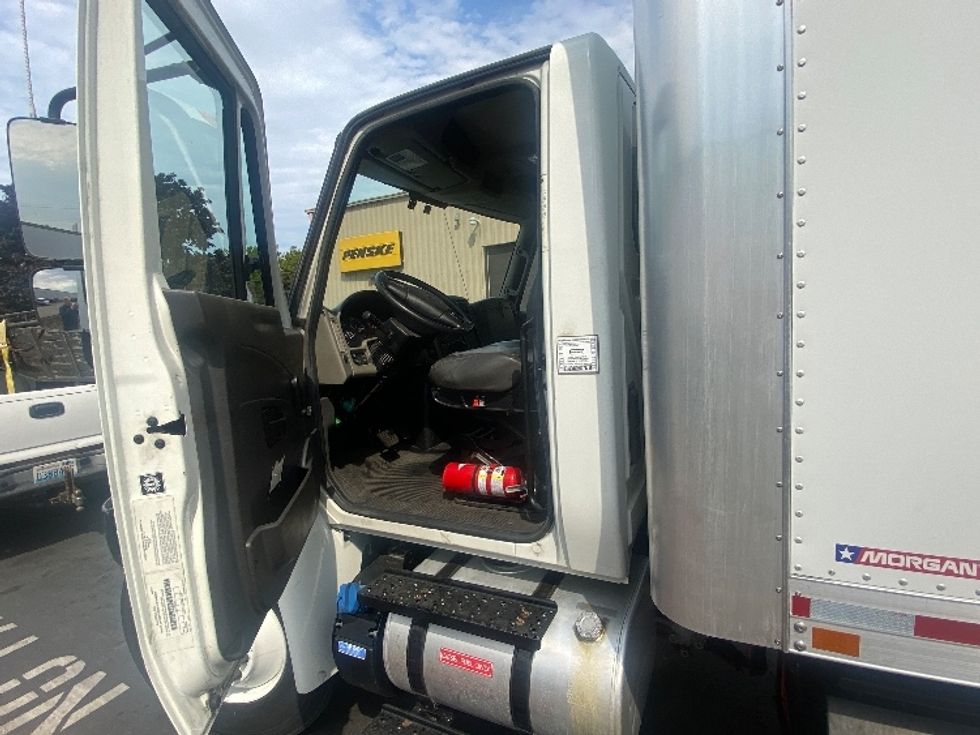 Medium Duty Box Truck-Light and Medium Duty Trucks-International-2018-4300-Kent-WA-47,296\n\t\tmiles-$ 54,000 - Image 16