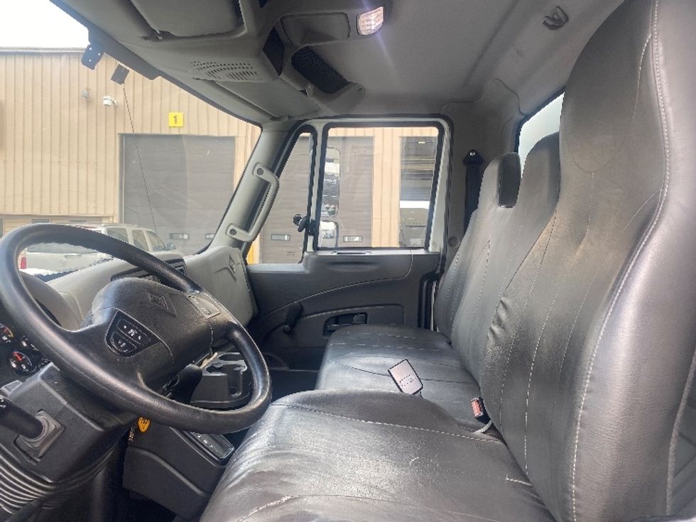 Medium Duty Box Truck-Light and Medium Duty Trucks-International-2018-4300-Kent-WA-47,296\n\t\tmiles-$ 54,000 - Image 17