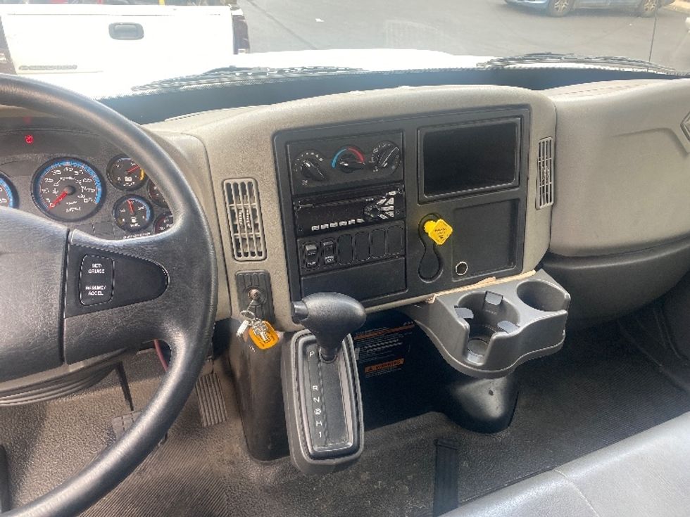 Medium Duty Box Truck-Light and Medium Duty Trucks-International-2018-4300-Kent-WA-47,296\n\t\tmiles-$ 54,000 - Image 19