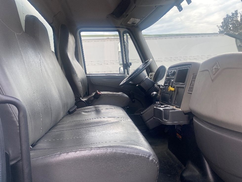 Medium Duty Box Truck-Light and Medium Duty Trucks-International-2018-4300-Kent-WA-47,296\n\t\tmiles-$ 54,000 - Image 22