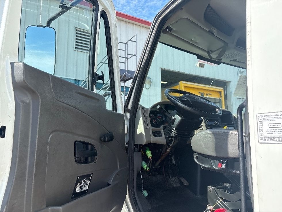 Medium Duty Box Truck-Light and Medium Duty Trucks-International-2018-4300-Lansing-MI-315,511\n\t\tmiles-$ 21,000 - Image 16