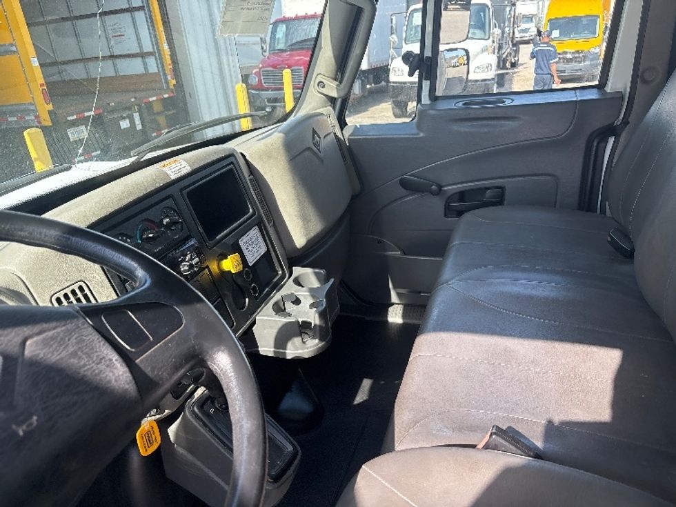 Medium Duty Box Truck-Light and Medium Duty Trucks-International-2018-4300-Lansing-MI-315,511\n\t\tmiles-$ 21,000 - Image 17
