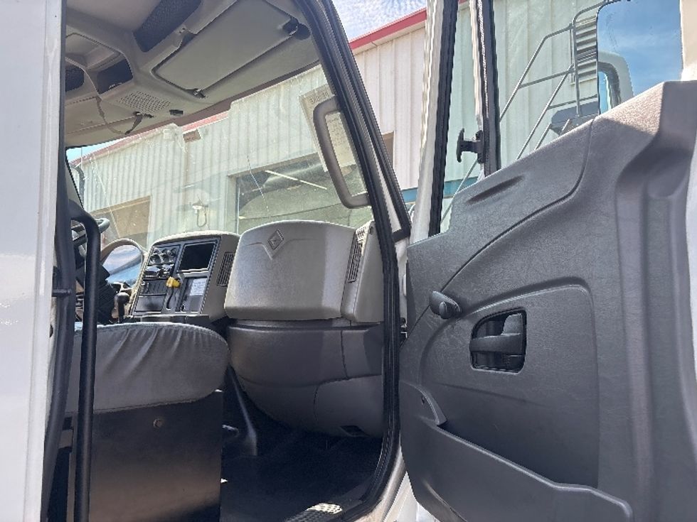 Medium Duty Box Truck-Light and Medium Duty Trucks-International-2018-4300-Lansing-MI-315,511\n\t\tmiles-$ 21,000 - Image 20