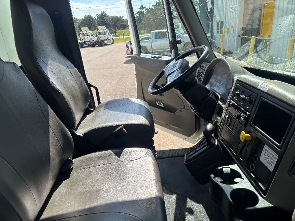 Medium Duty Box Truck-Light and Medium Duty Trucks-International-2018-4300-Lansing-MI-315,511\n\t\tmiles-$ 21,000 - Image 22