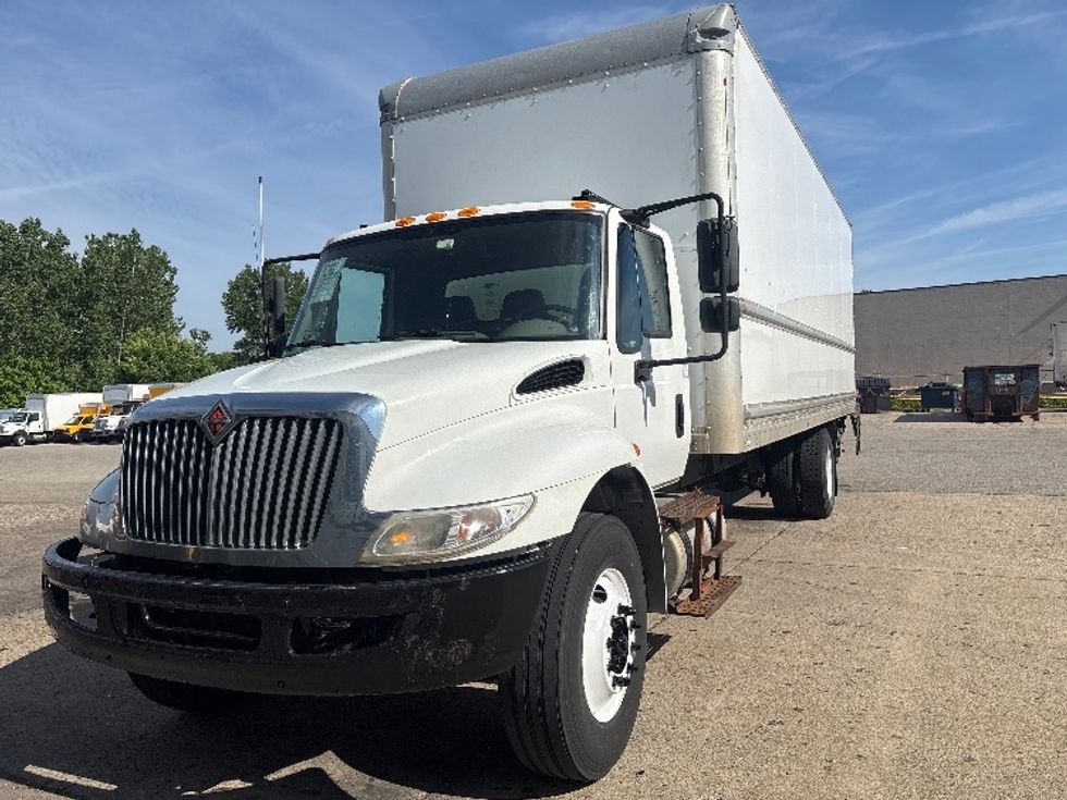 Medium Duty Box Truck-Light and Medium Duty Trucks-International-2018-4300-Lansing-MI-315,511\n\t\tmiles-$ 21,000 - Image 3