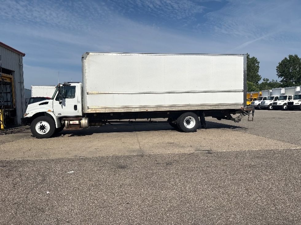 Medium Duty Box Truck-Light and Medium Duty Trucks-International-2018-4300-Lansing-MI-315,511\n\t\tmiles-$ 21,000 - Image 4