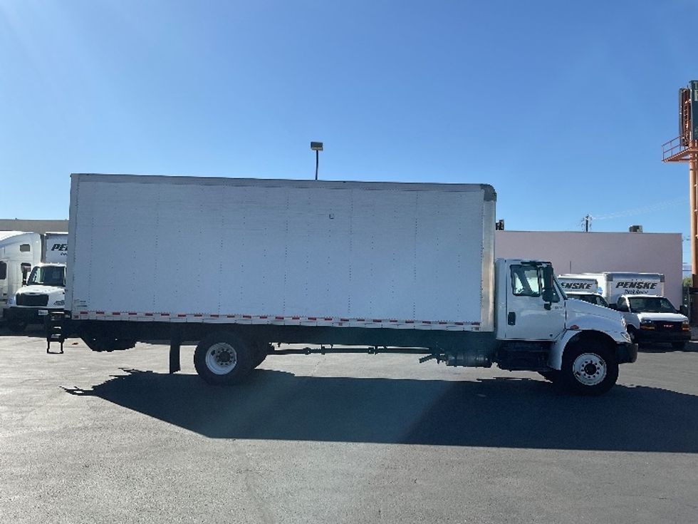 Medium Duty Box Truck-Light and Medium Duty Trucks-International-2018-4300-Las Vegas-NV-104,728\n\t\tmiles-$ 53,250 - Image 15