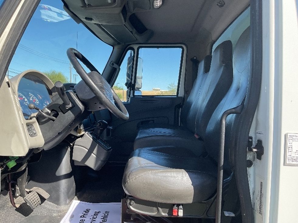 Medium Duty Box Truck-Light and Medium Duty Trucks-International-2018-4300-Las Vegas-NV-104,728\n\t\tmiles-$ 53,250 - Image 19