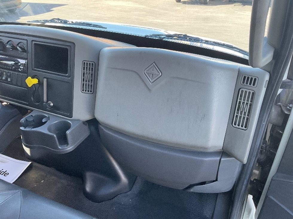 Medium Duty Box Truck-Light and Medium Duty Trucks-International-2018-4300-Las Vegas-NV-104,728\n\t\tmiles-$ 53,250 - Image 21