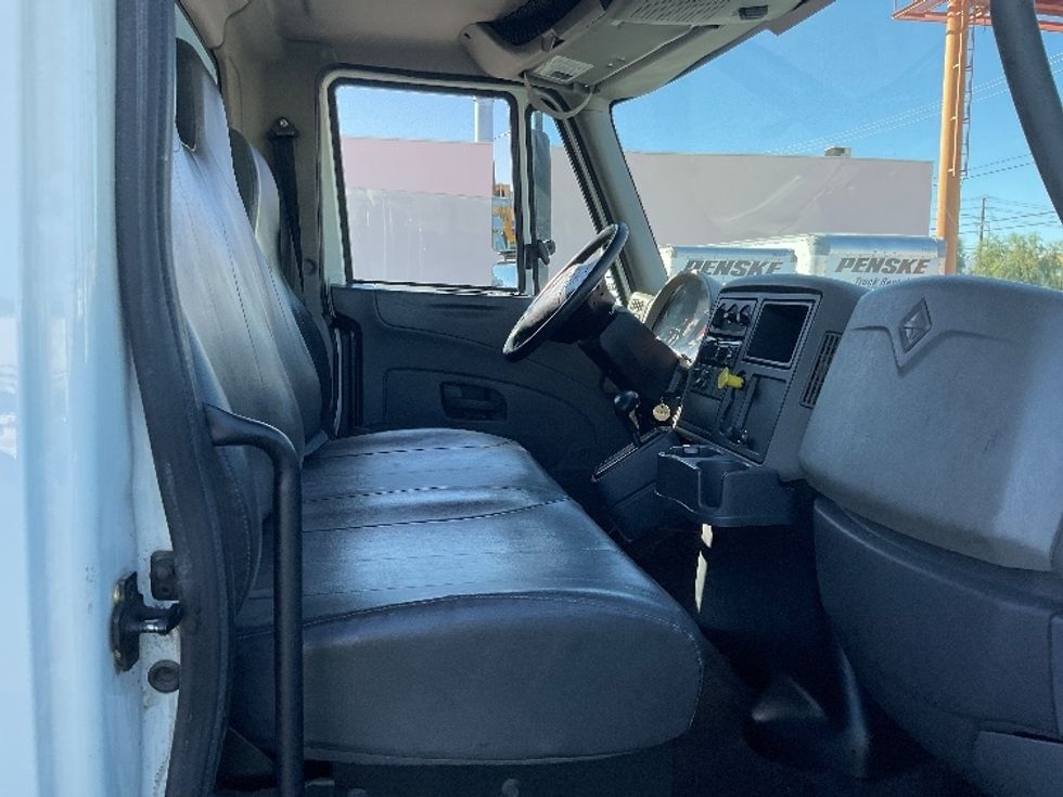 Medium Duty Box Truck-Light and Medium Duty Trucks-International-2018-4300-Las Vegas-NV-104,728\n\t\tmiles-$ 53,250 - Image 22