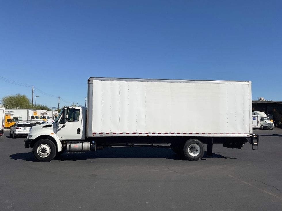 Medium Duty Box Truck-Light and Medium Duty Trucks-International-2018-4300-Las Vegas-NV-104,728\n\t\tmiles-$ 53,250 - Image 4