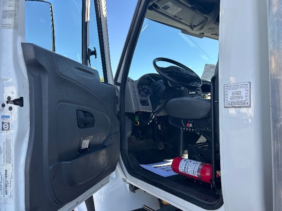 Medium Duty Box Truck-Light and Medium Duty Trucks-International-2018-4300-Las Vegas-NV-108,128\n\t\tmiles-$ 53,000 - Image 16