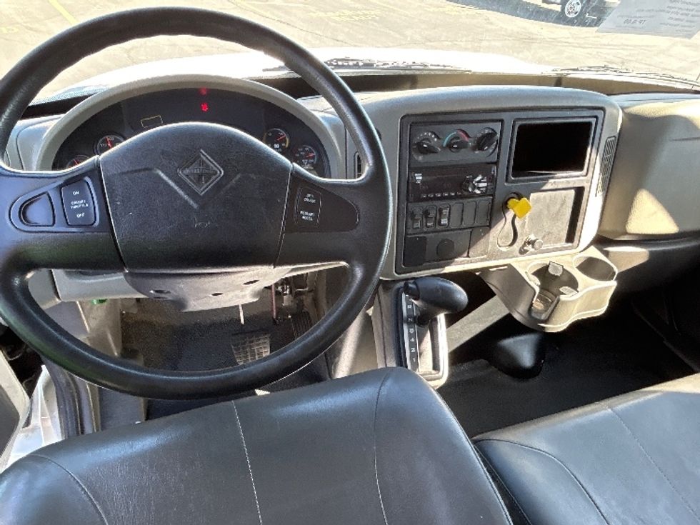 Medium Duty Box Truck-Light and Medium Duty Trucks-International-2018-4300-Las Vegas-NV-108,128\n\t\tmiles-$ 53,000 - Image 18