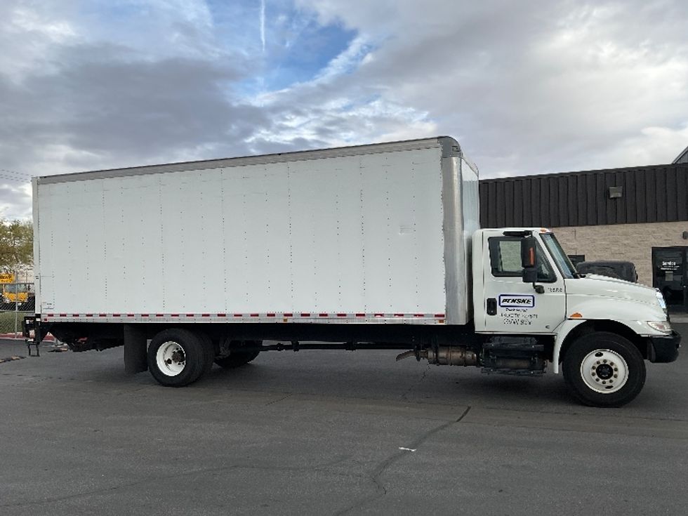 Medium Duty Box Truck-Light and Medium Duty Trucks-International-2018-4300-Las Vegas-NV-109,000\n\t\tmiles-$ 51,750 - Image 15