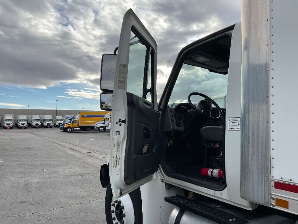 Medium Duty Box Truck-Light and Medium Duty Trucks-International-2018-4300-Las Vegas-NV-109,000\n\t\tmiles-$ 51,750 - Image 16