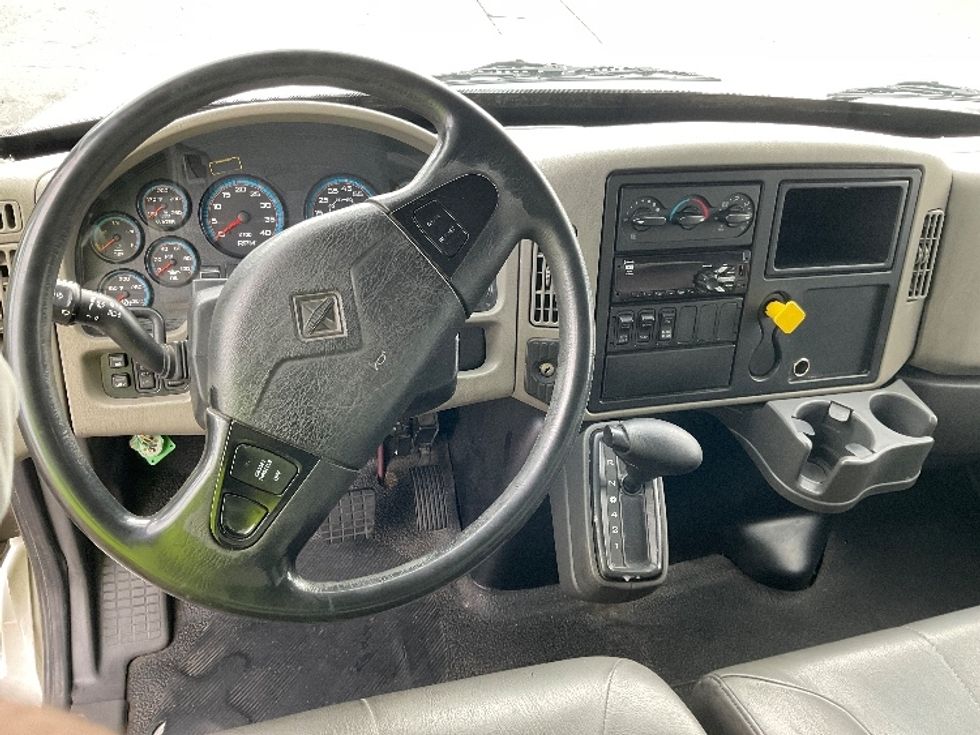 Medium Duty Box Truck-Light and Medium Duty Trucks-International-2018-4300-Las Vegas-NV-109,000\n\t\tmiles-$ 51,750 - Image 18
