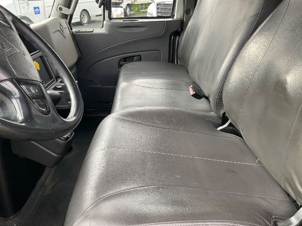 Medium Duty Box Truck-Light and Medium Duty Trucks-International-2018-4300-Las Vegas-NV-109,000\n\t\tmiles-$ 51,750 - Image 19