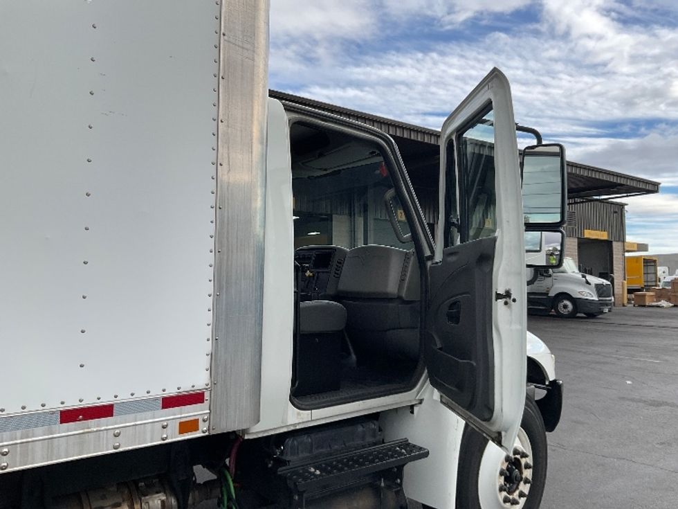 Medium Duty Box Truck-Light and Medium Duty Trucks-International-2018-4300-Las Vegas-NV-109,000\n\t\tmiles-$ 51,750 - Image 20