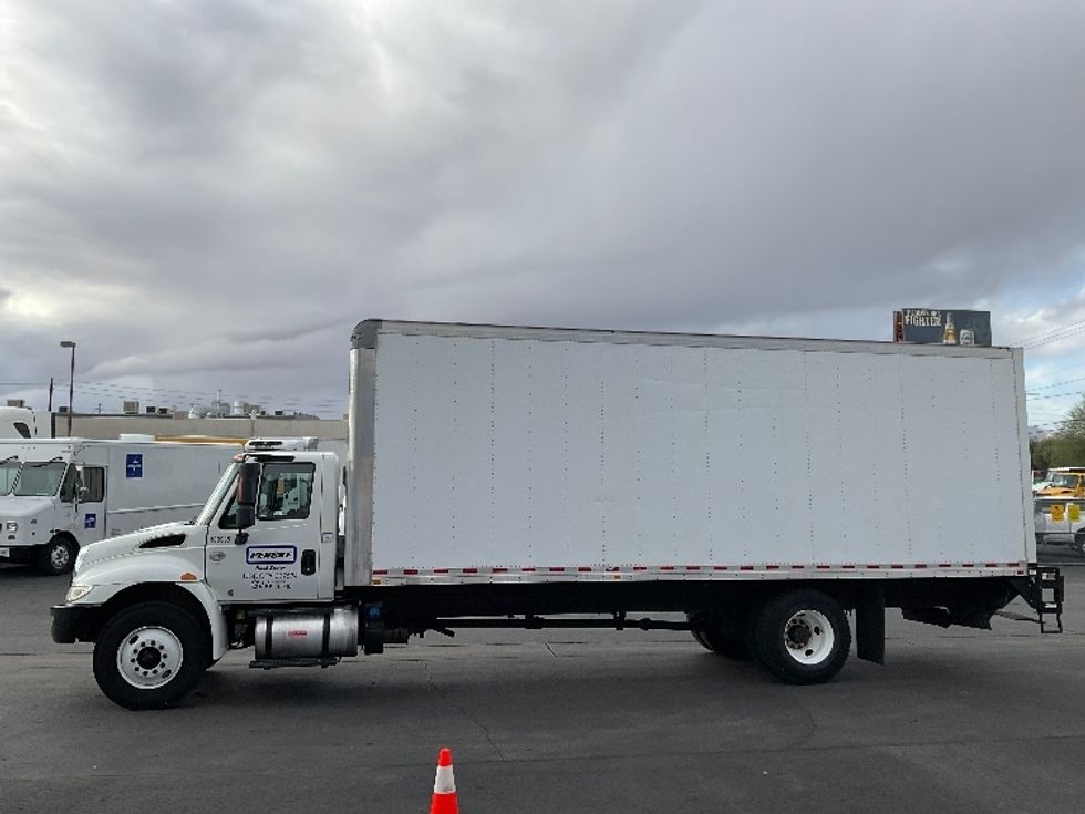 Medium Duty Box Truck-Light and Medium Duty Trucks-International-2018-4300-Las Vegas-NV-109,000\n\t\tmiles-$ 51,750 - Image 4