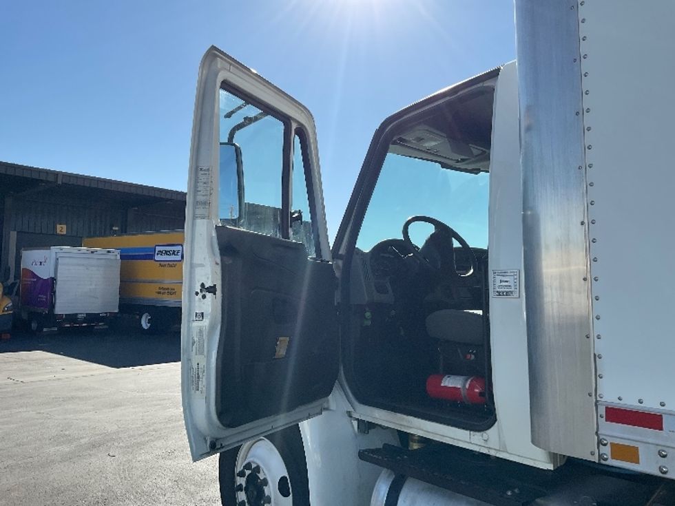 Medium Duty Box Truck-Light and Medium Duty Trucks-International-2018-4300-Las Vegas-NV-115,879\n\t\tmiles-$ 52,250 - Image 16