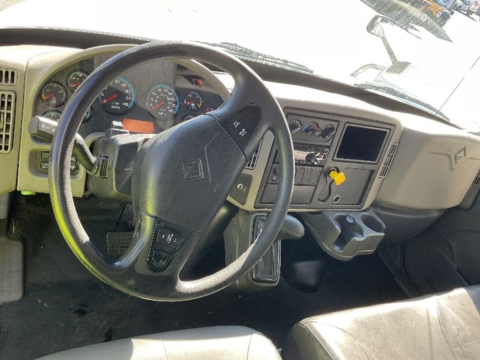 Medium Duty Box Truck-Light and Medium Duty Trucks-International-2018-4300-Las Vegas-NV-115,879\n\t\tmiles-$ 52,250 - Image 18