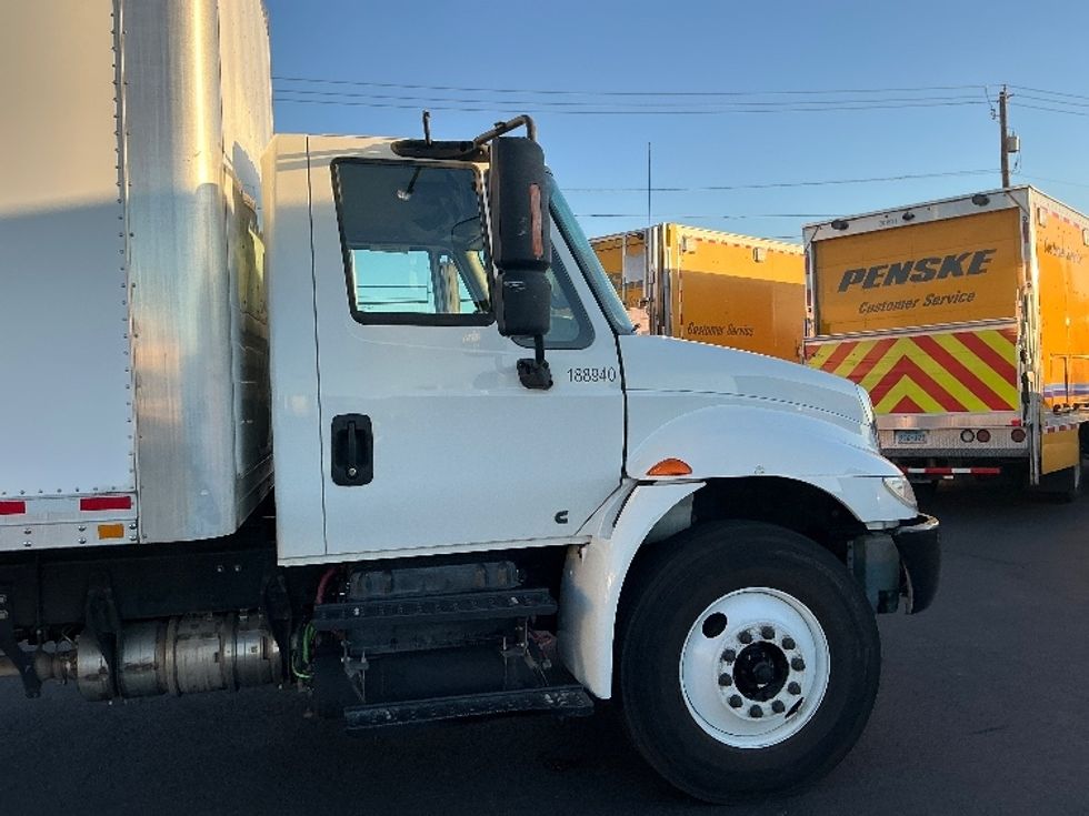 Medium Duty Box Truck-Light and Medium Duty Trucks-International-2018-4300-Las Vegas-NV-115,879\n\t\tmiles-$ 52,250 - Image 23