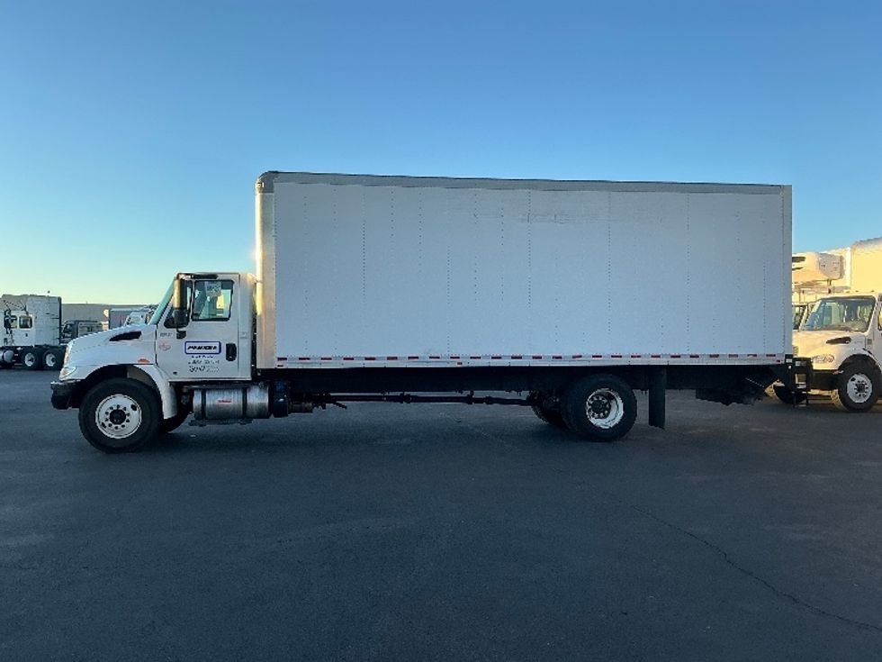 Medium Duty Box Truck-Light and Medium Duty Trucks-International-2018-4300-Las Vegas-NV-115,879\n\t\tmiles-$ 52,250 - Image 4