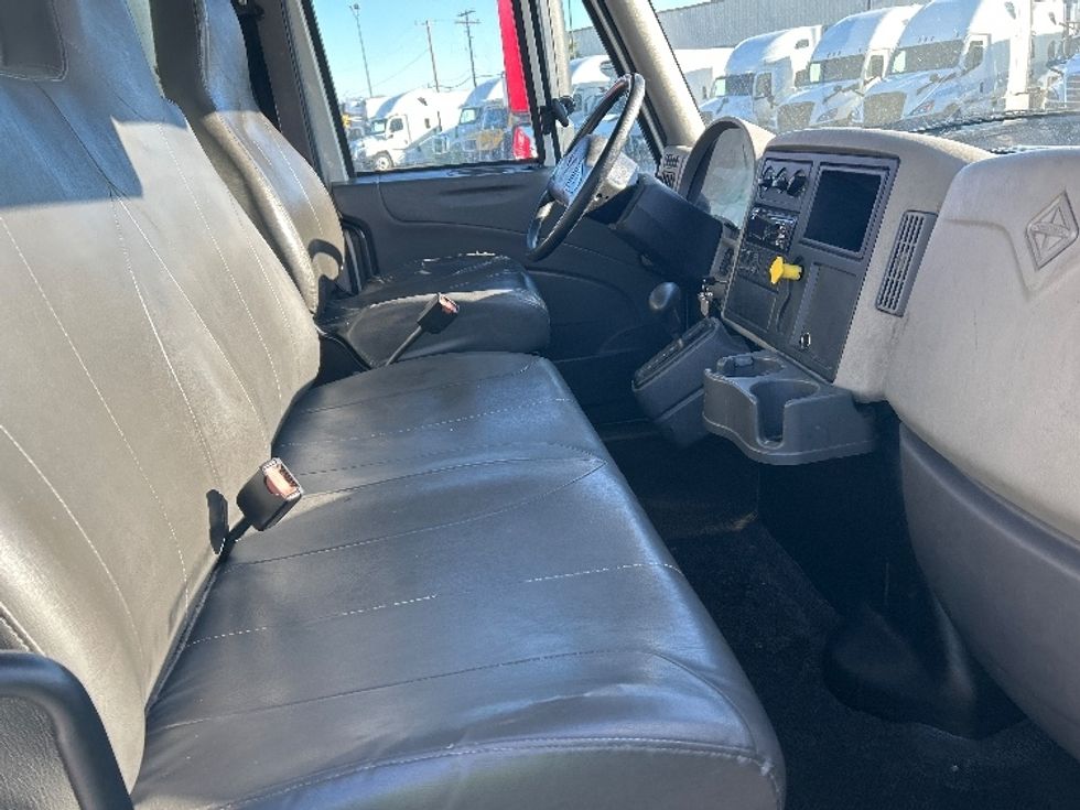 Medium Duty Box Truck-Light and Medium Duty Trucks-International-2018-4300-Las Vegas-NV-93,724\n\t\tmiles-$ 53,250 - Image 21