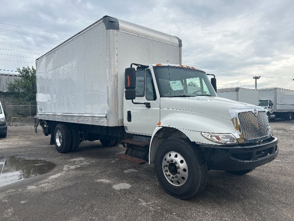 Medium Duty Box Truck-Light and Medium Duty Trucks-International-2018-4300-Medley-FL-146,546\n\t\tmiles-$ 37,250 - Image 1