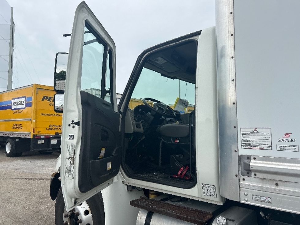 Medium Duty Box Truck-Light and Medium Duty Trucks-International-2018-4300-Medley-FL-146,546\n\t\tmiles-$ 37,250 - Image 16