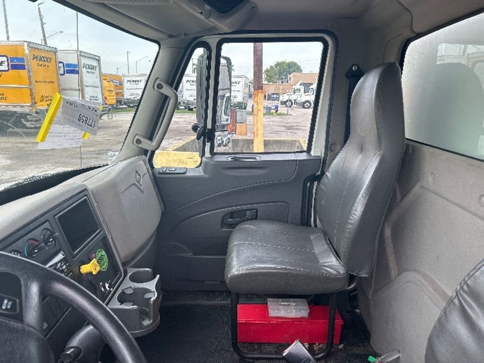 Medium Duty Box Truck-Light and Medium Duty Trucks-International-2018-4300-Medley-FL-146,546\n\t\tmiles-$ 37,250 - Image 19