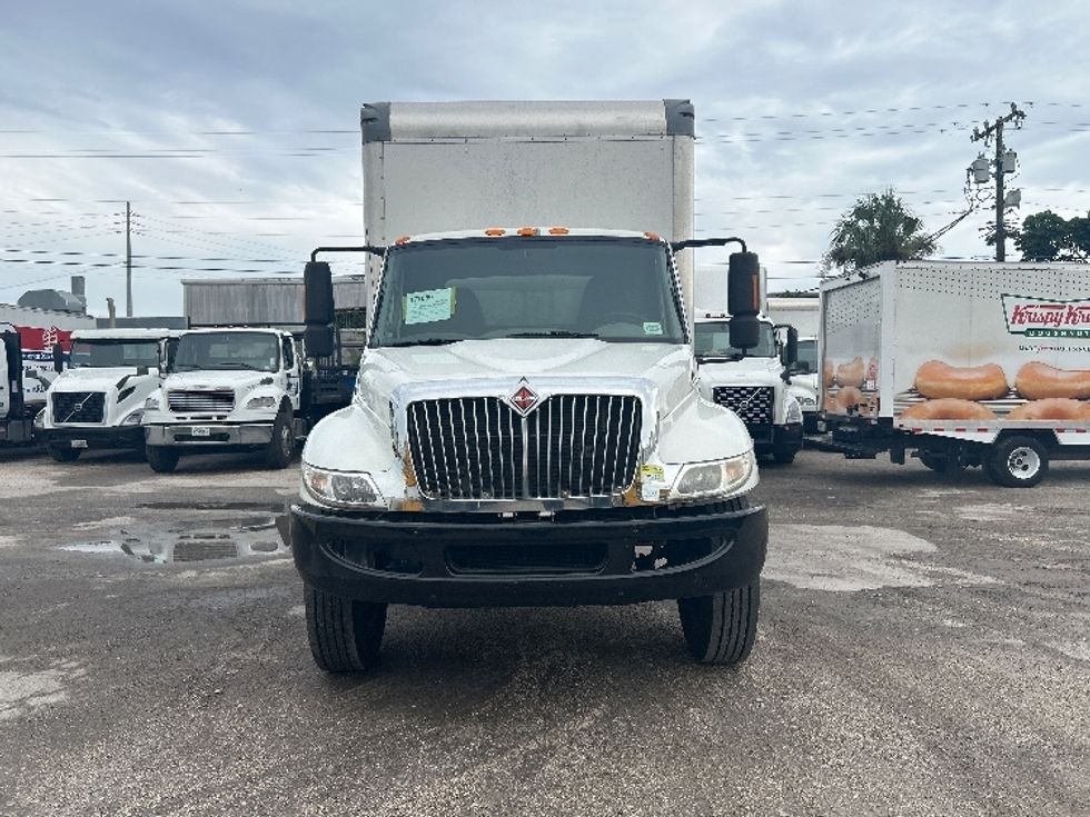 2018 International 4300 DuraStar 4300 photo 2