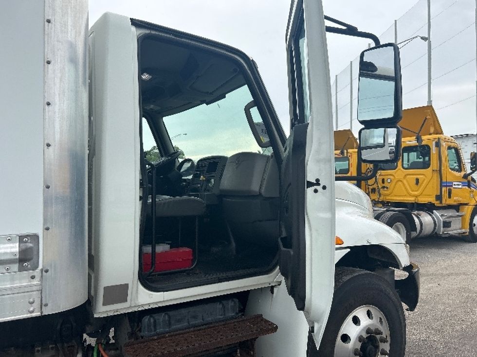 Medium Duty Box Truck-Light and Medium Duty Trucks-International-2018-4300-Medley-FL-146,546\n\t\tmiles-$ 37,250 - Image 20