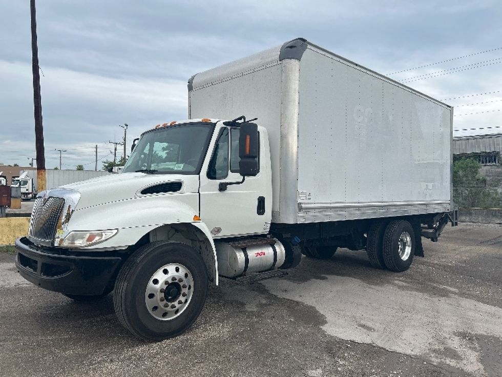 2018 International 4300 DuraStar 4300 photo 3