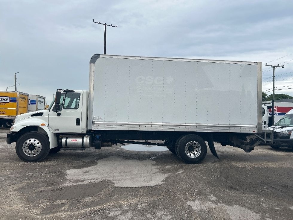 2018 International 4300 DuraStar 4300 photo 4