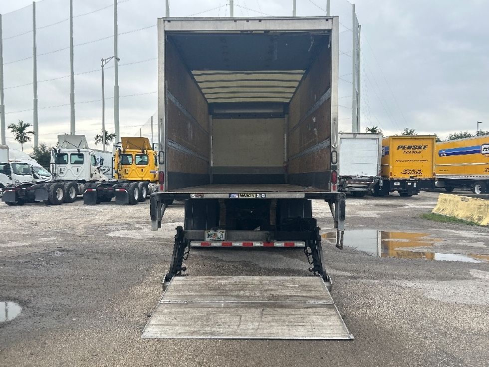 Medium Duty Box Truck-Light and Medium Duty Trucks-International-2018-4300-Medley-FL-146,546\n\t\tmiles-$ 37,250 - Image 9