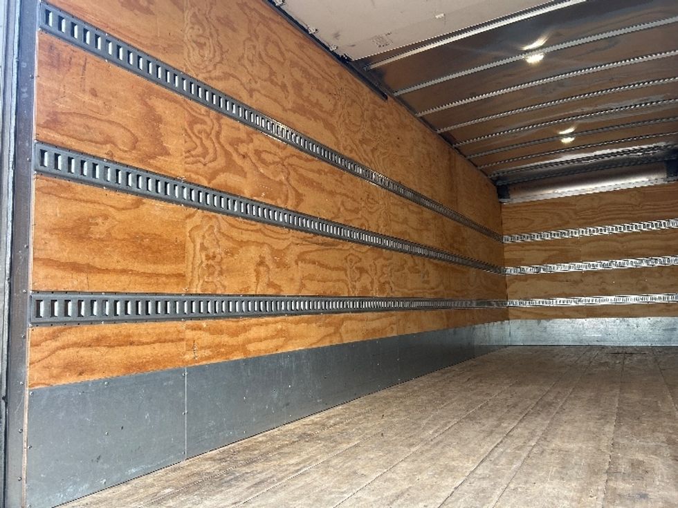Medium Duty Box Truck-Light and Medium Duty Trucks-International-2018-4300-Middlefield-OH-201,156\n\t\tmiles-$ 38,250 - Image 11
