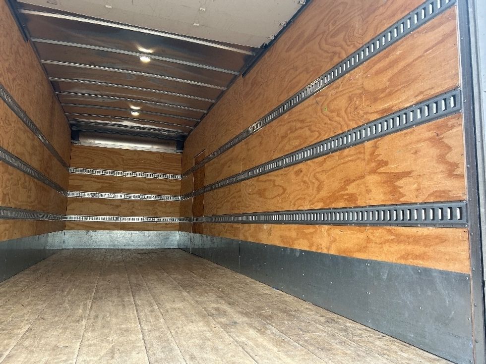 Medium Duty Box Truck-Light and Medium Duty Trucks-International-2018-4300-Middlefield-OH-201,156\n\t\tmiles-$ 38,250 - Image 12