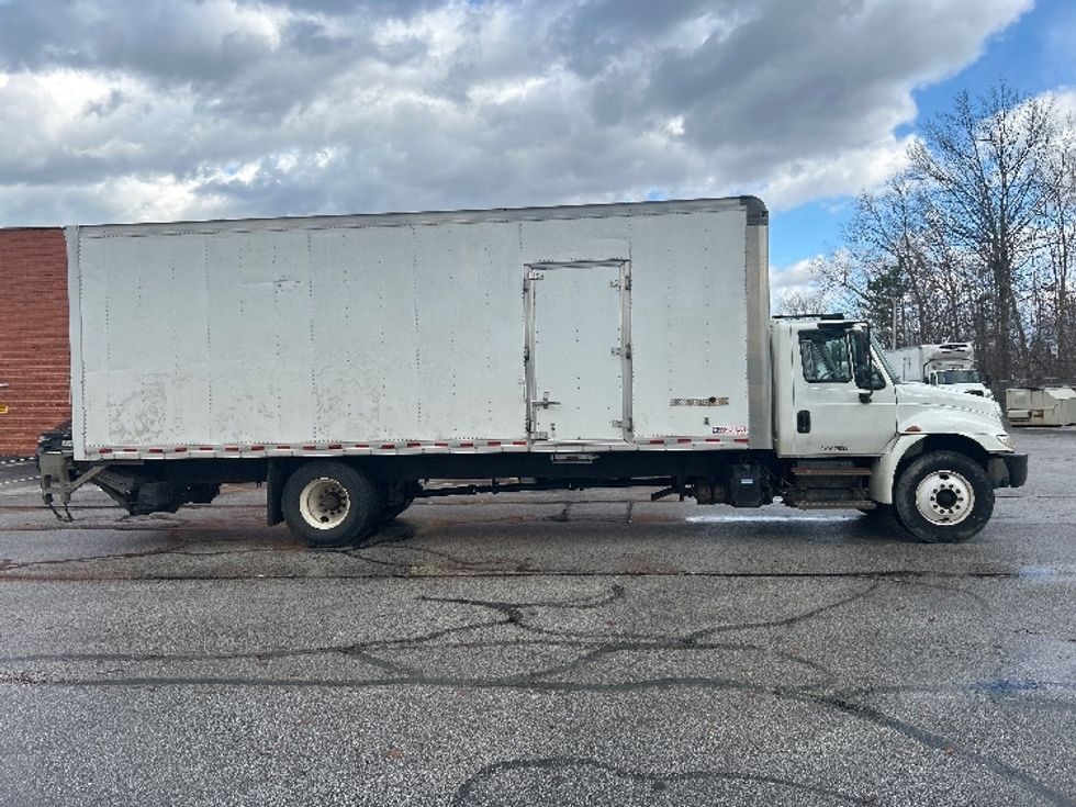 Medium Duty Box Truck-Light and Medium Duty Trucks-International-2018-4300-Middlefield-OH-201,156\n\t\tmiles-$ 38,250 - Image 14