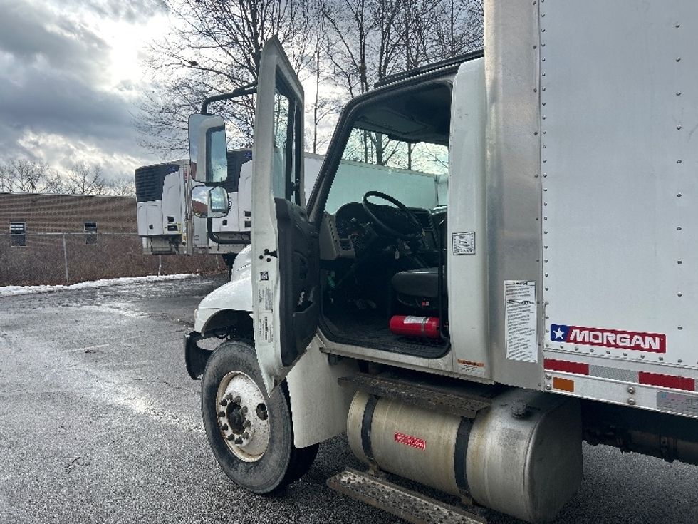 Medium Duty Box Truck-Light and Medium Duty Trucks-International-2018-4300-Middlefield-OH-201,156\n\t\tmiles-$ 38,250 - Image 15