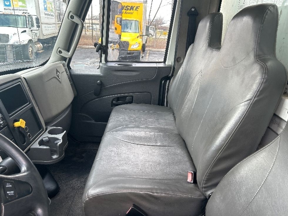 Medium Duty Box Truck-Light and Medium Duty Trucks-International-2018-4300-Middlefield-OH-201,156\n\t\tmiles-$ 38,250 - Image 18