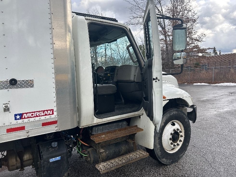 Medium Duty Box Truck-Light and Medium Duty Trucks-International-2018-4300-Middlefield-OH-201,156\n\t\tmiles-$ 38,250 - Image 19