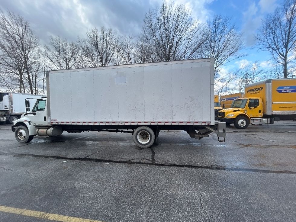 Medium Duty Box Truck-Light and Medium Duty Trucks-International-2018-4300-Middlefield-OH-201,156\n\t\tmiles-$ 38,250 - Image 4